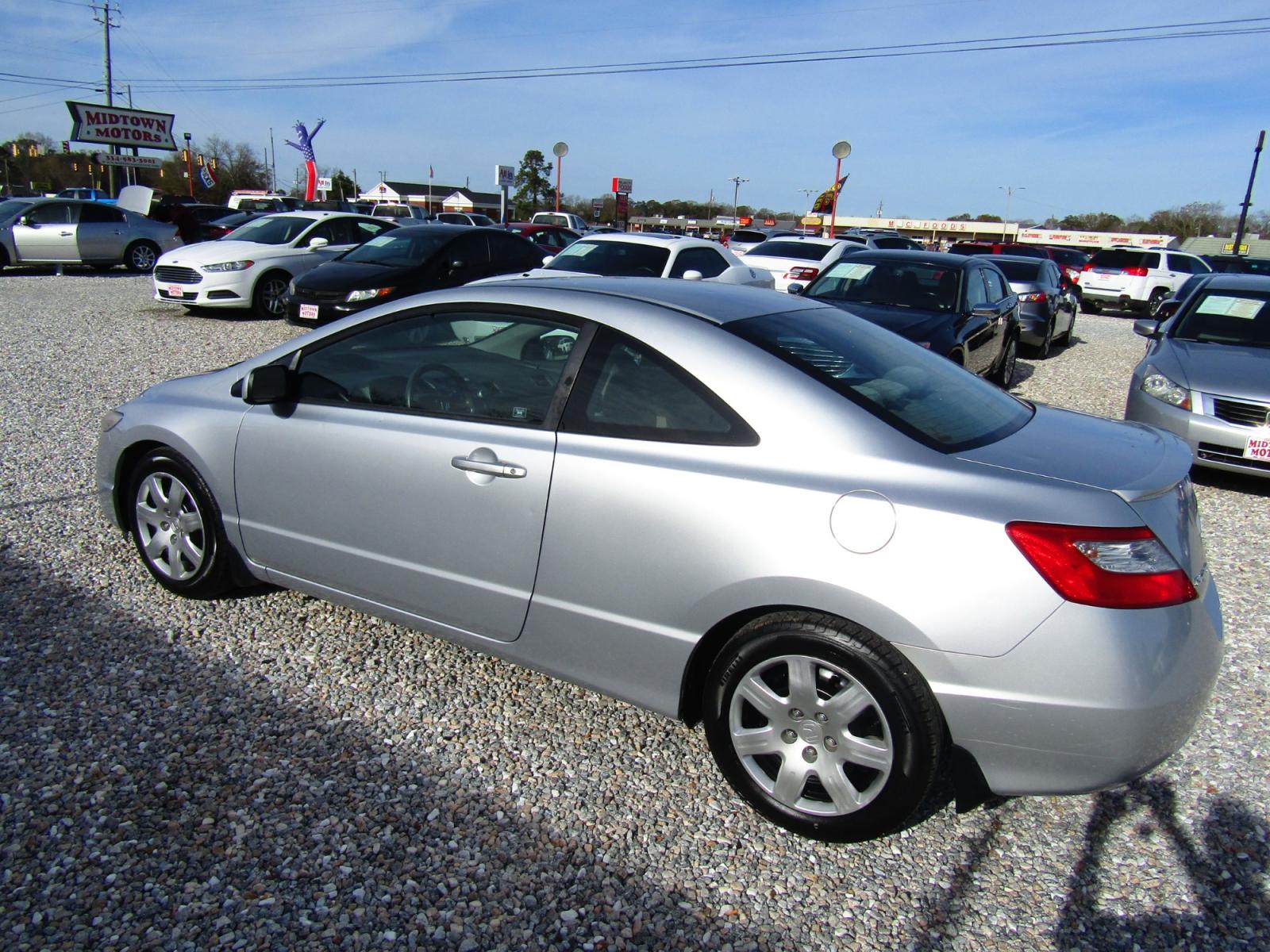 2011 Silver Honda Civic LX Coupe 5-Speed AT (2HGFG1B66BH) with an 1.8L L4 SOHC 16V engine, Automatic transmission, located at 15016 S Hwy 231, Midland City, AL, 36350, (334) 983-3001, 31.306210, -85.495277 - Photo #4